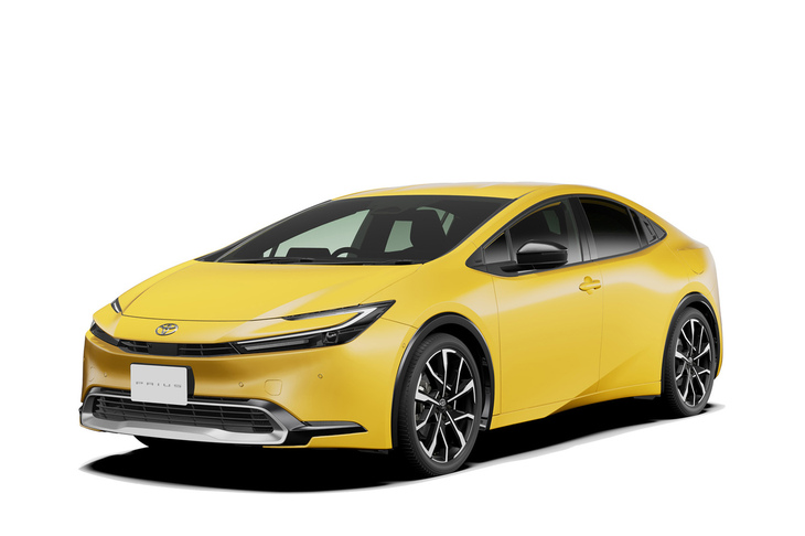 「トヨタ・プリウス」のプラグインハイブリッドモデルは、単に給電機能を持つだけでなく、ハイブリッドモデルよりも優れた動力性能を発揮できるプリウスのハイパフォーマンスモデルと位置づけられている。システム最高出力は223PSで、0-100km/h加速6.7秒をほこる。