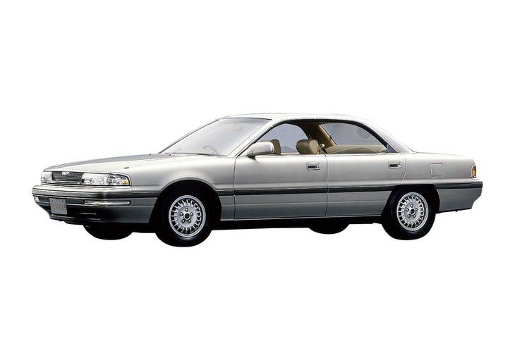 「マツダ・ペルソナ」（写真）の姉妹車「ユーノス300」は1989年に発売されたが、わずか3年ほどの短命に終わった。