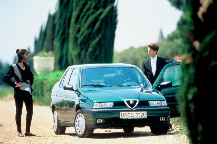 アルファ・ロメオのファクトリーフォトから、ドイツ仕様の「155ツインスパーク16V」（1995-1997年）。　（photo：Stellantis）