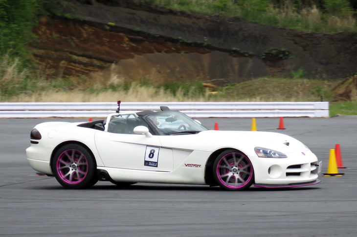 動画を提供してくれた、よっし～さんの2代目「バイパー」。エンジン、ドライブトレイン、足まわりと一通り手が加えられており、とにかく速いし、見た目もすばらしい。