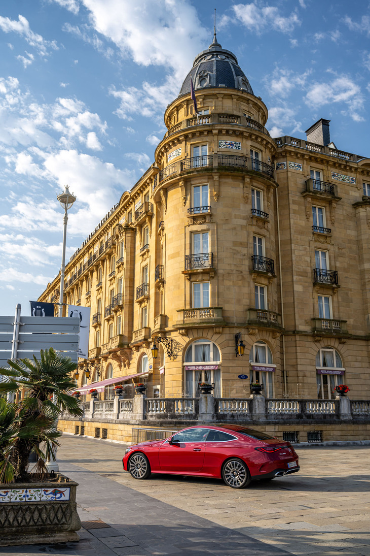 メルセデス・ベンツCLE300 4MATIC