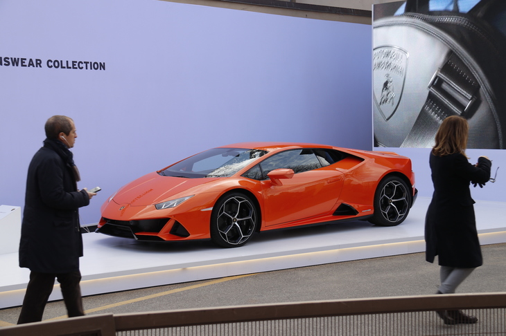 「ランボルギーニ・ウラカンEVO」は、その派手なルックスからすると、ファッショニスタからの注目度は薄かった。