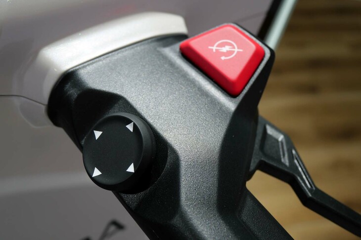 スズキ・モクバ