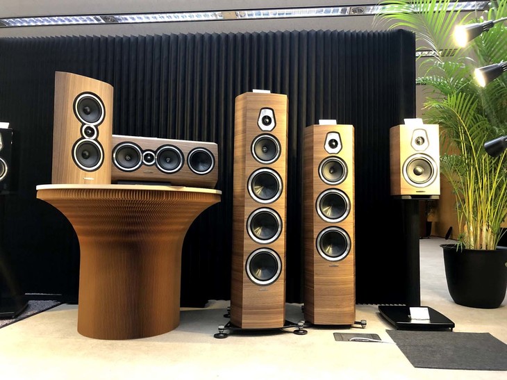 「2019東京インターナショナルオーディオショウ」で。イタリアのスピーカー工房ソナス・ファベールによる「ソネットコレクション」。