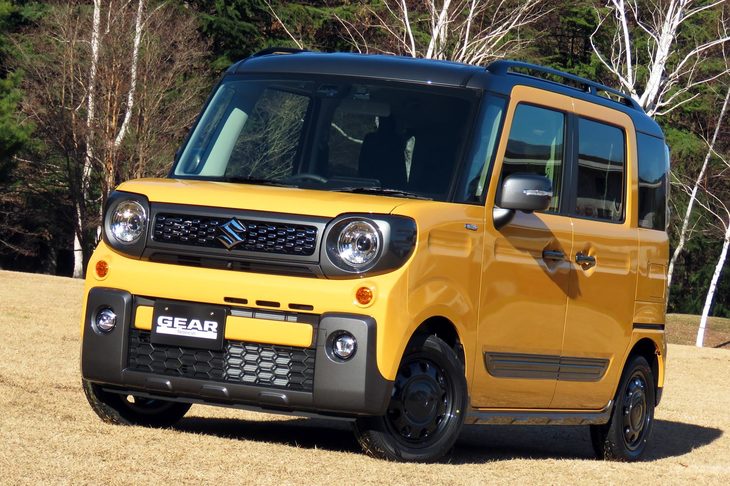 軽トールワゴンをSUV風にドレスアップした「スズキ・スペーシア ギア」。