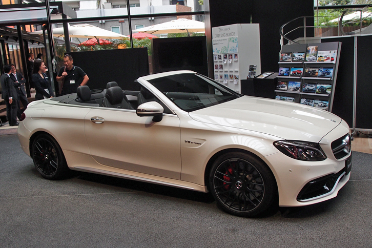 パワフルな4リッターV8ツインターボエンジンを搭載する、最上級モデル「メルセデスAMG C63 Sカブリオレ」。