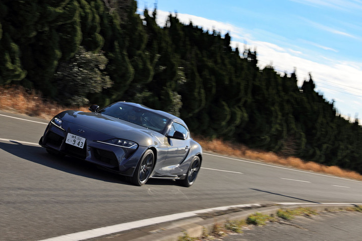 車内空間では、「RZ」のMT仕様だけに施された室内サウンドチューニングも、今回の改良のトピック。加速時の盛り上がりが、より強く演出されている。