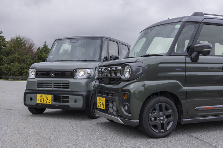 前編に続いて「ホンダN-BOXジョイ」と「スズキ・スペーシア ギア」が激突（※衝突はしていません）。どちらが優れたSUV風軽スーパーハイトワゴンか白黒つけようという構えである。