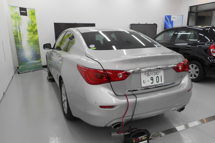ボーズの先進技術体験用に用意された「日産スカイライン」のデモカー。
