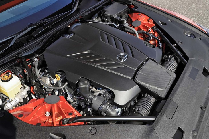 自然吸気の5リッターV8エンジン。最高出力477PS、最大トルク540N・mを発生する。
