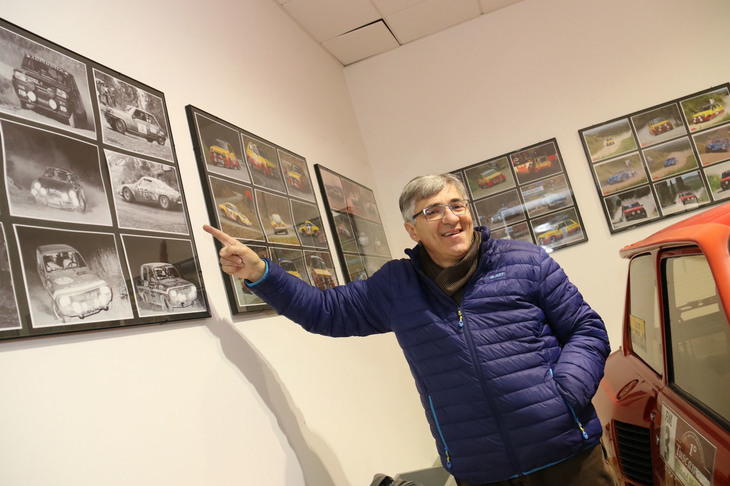 ルイージ・カザーリ氏は、今も初代「アルピーヌA110」を駆ってヒストリックカー競技に出場する。