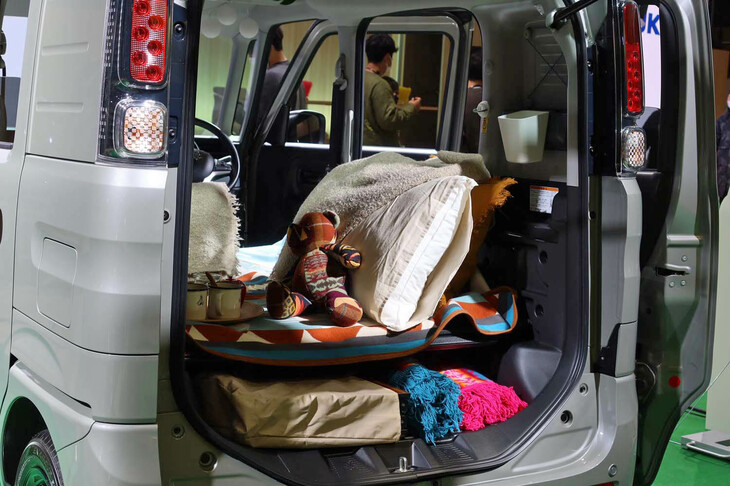 スズキ・スペーシア ベースXF 車中泊仕様（ラゲッジルーム）