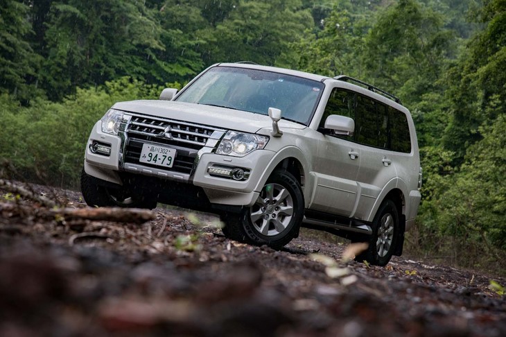 「パジェロ」の車体はモノコックボディーの高剛性とラダーフレームの悪路走破性を併せ持つというビルトインフレーム型。