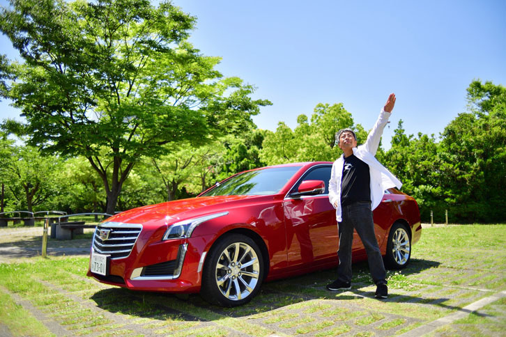 池之平昌信カメラマンと新しい「キャデラックCTS」。