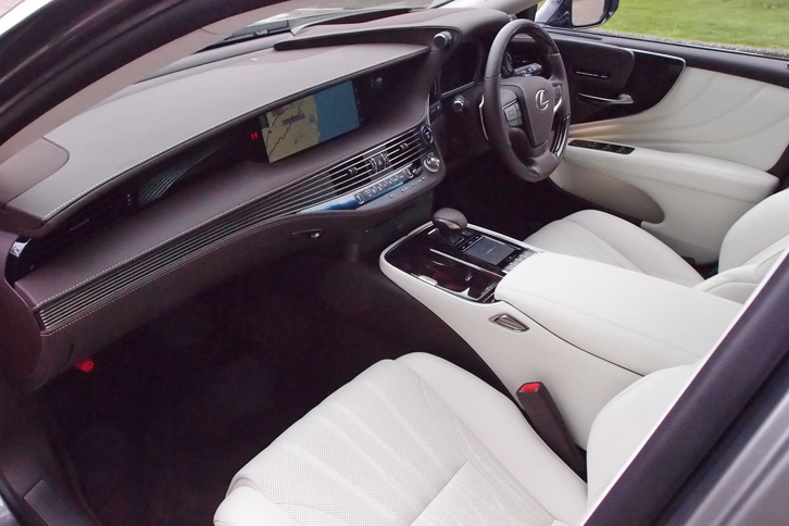 LS500h“バージョンL”（インテリア）