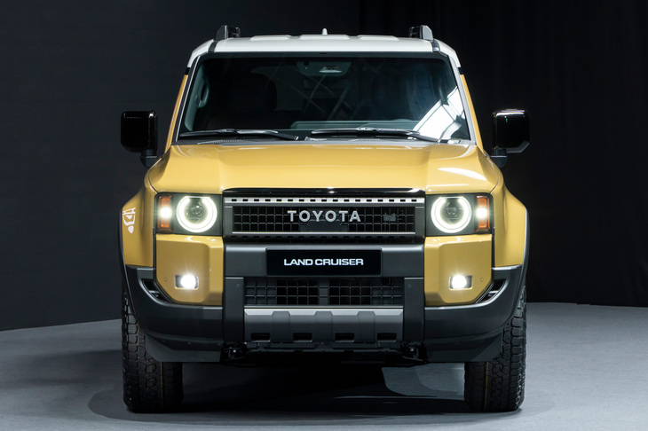 「ランクル“250”」の車幅は、ミラーを含めると約2120mmで、実は先達にあたる「プラド」より小さい。絶対的にデカいクルマであることは確かだが、覚悟していたほどすり抜け等で困ることはなかった。