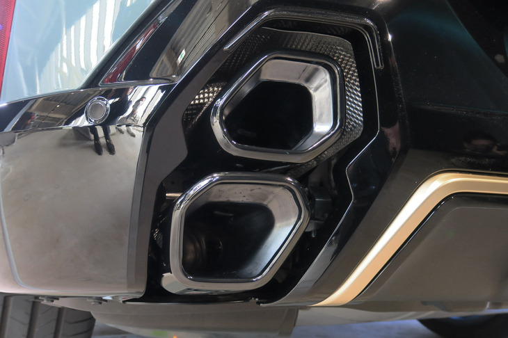 BMW XM（マフラー）