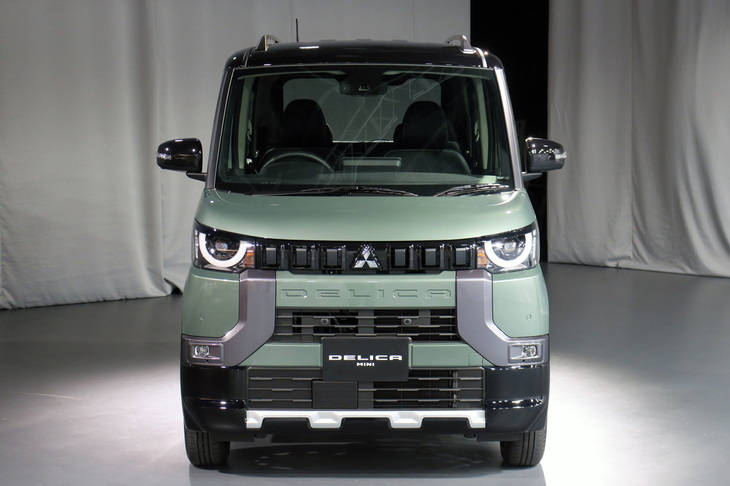三菱デリカミニTプレミアム（フロント）