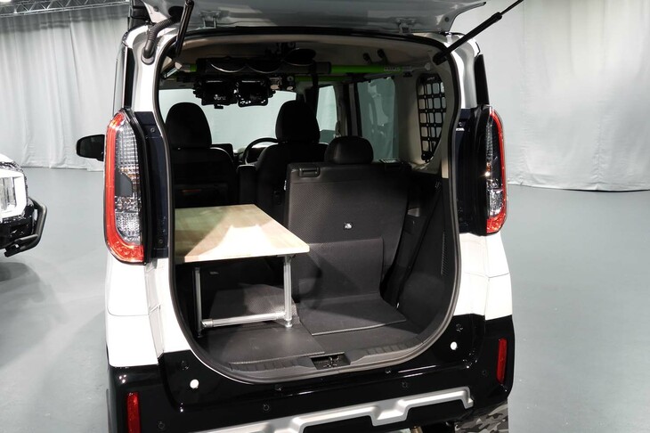 三菱デリカミニCHAMONIX SNOW GEAR（ラゲッジスペース）