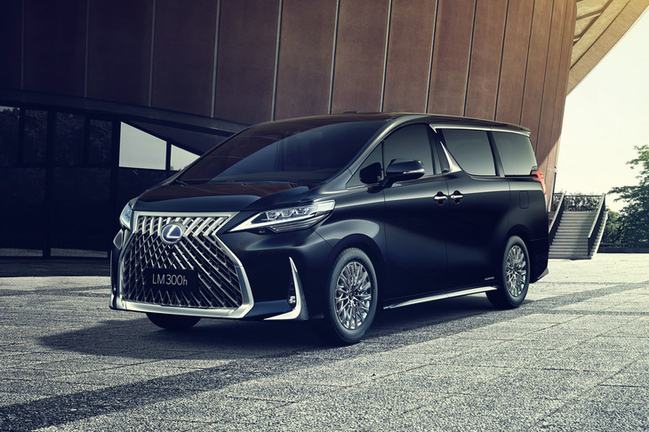 上海モーターショーでデビューしたレクサス初のミニバン「LM」。