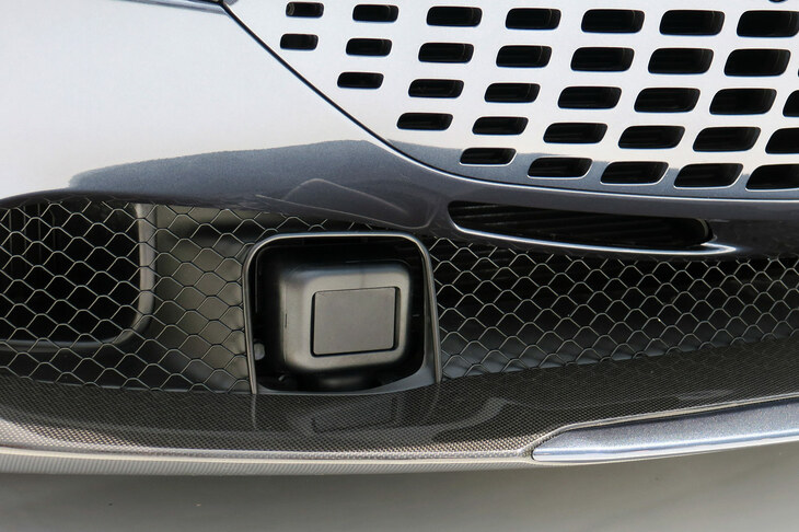 フェラーリ・ローマ スパイダー（先進運転支援システムのセンサー）