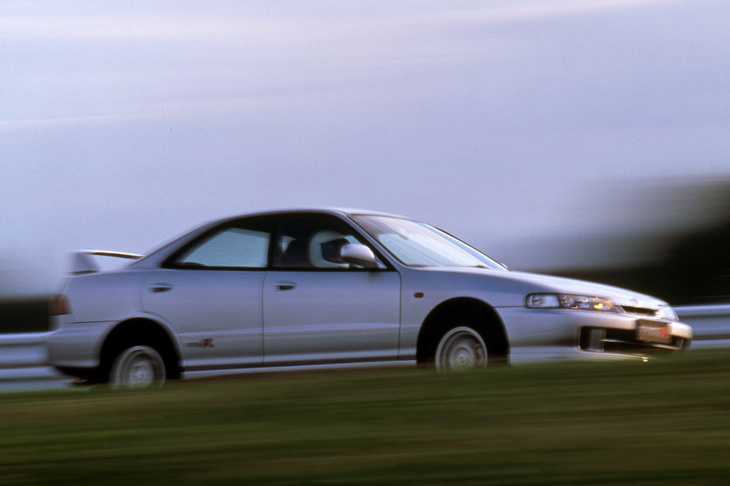 初代「インテグラ タイプR」には4ドアハードトップも用意された。