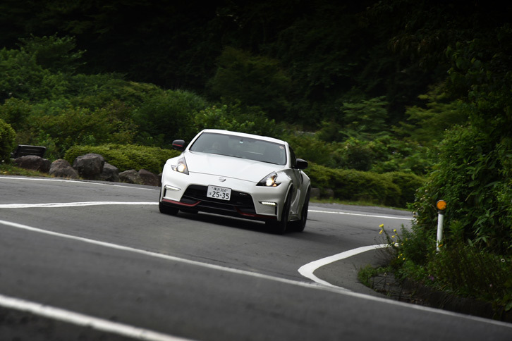 「NISMO」に設定されるボディーカラーは全4色。テスト車では有償色の「ブリリアントホワイトパール」が選択されていた。