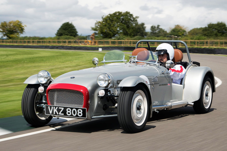 ひとことで英国車と言っても、そのキャラクターはさまざま。高級車の代名詞であるロールス・ロイスも、走ること以外のすべてを放棄したかのようなケータハムも、同じイギリスのクルマである。