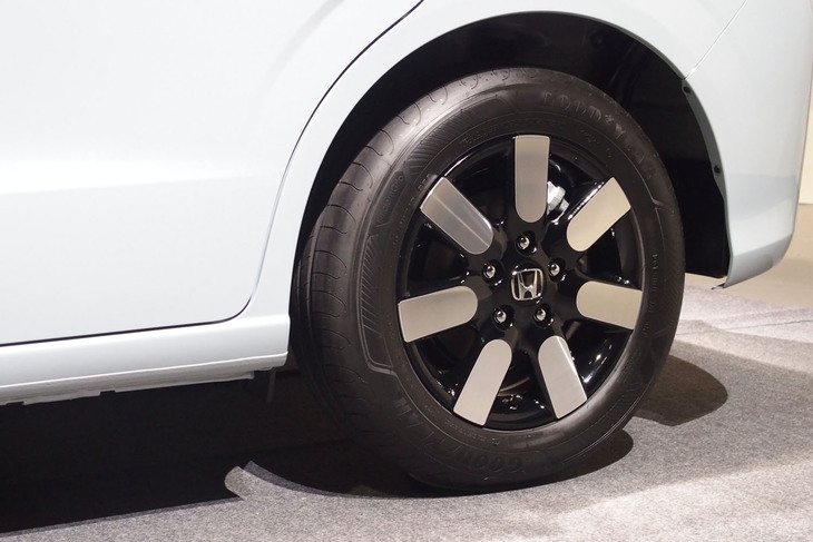 ホンダ・フリードe：HEVエアーEX（リアホイール）