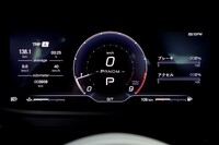 メーターパネルは10.25インチの液晶タイプ。走行モードに合わせてグラフィックが切り替わる。