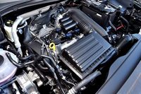 現段階でエンジンはTSI 1.4リッター直4ターボのみ（150ps、25.5kgm）。JC08モード燃費は16.3km/リッター。