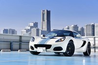 ボディーのベースカラー（オールドイングリッシュホワイト）も通常のカタログモデルでは選べない特別な白である。