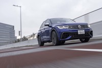 動力性能は0-100km/h加速のタイムが4.9秒、最高速が250km/hと公表されている。