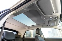 「ビジョンルーフ」はシェード付きで、写真のようなアレンジも可能。