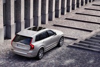 マイナーチェンジした「ボルボXC90」が日本上陸　安全装備も強化の画像