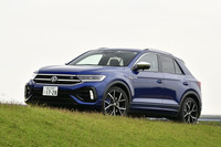 2022年7月にマイナーチェンジモデルの導入が発表されたフォルクスワーゲンのコンパクトクロスオーバーSUV「Tロック」。今回試乗した「TロックR」は導入ラインナップで唯一の四輪駆動車となるハイパフォーマンスモデルで、車両本体価格は626万6000円。