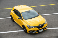 2019年10月に発売された「メガーヌR.S.トロフィー」。過去のモデルでは“限定車あつかい”だったが、今回はカタログモデルとして導入された。