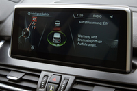 緊急自動ブレーキや、ストップ＆ゴー機能付きの前走車追従型クルーズコントロールなど、運転支援システムは充実している。日本仕様ではどこまでの機能が標準装備となるか、気になるところだ。