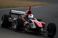 歌舞伎をイメージしてデザインされたというカラーリングにチャンピオンナンバー「1」をつけて走る、本山哲(arting RACING with IMPUL/TOYOTA RV8J)。