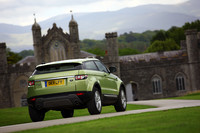 ボディーカラーは12色を用意。ルーフも3色から選べる。