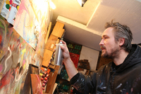 「スプレーは自分のジェストを最も反映できる画材」と語る。