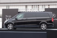 最も全長の長い「V220dアバンギャルド エクストラロング」のサイドビュー。