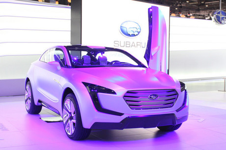 �u�W���l�[�u�V���[2013�v�ɏo�W���ꂽ�A�X�o���̃R���Z�v�g���f���ƃX�Y�L�̃j���[���f�����ʐ^�ŏЉ��...