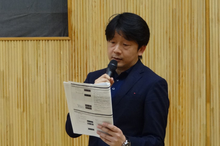 レクサスとともに、このイベントを共催し、司会を務めた『MITテクノロジーレビュー』編集長の中野克平さん。MITテクノロジーレビューは創刊118年を誇る、世界最古のテクノロジー誌。日本では2016年10月にwebサイトとしてスタートしている。