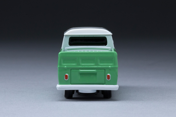 リアに見られる四角い“切りかき”は、整備の際にエンジンにアクセスするためのハッチである。（写真＝郡大二郎）