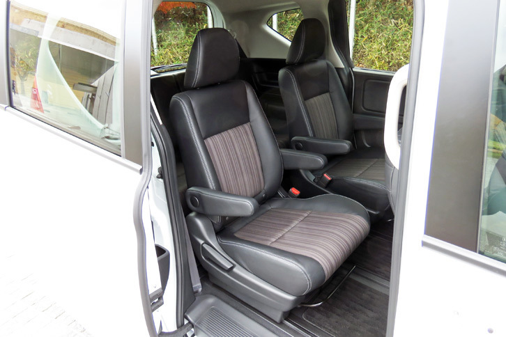 ホンダ・フリード モデューロX Honda SENSING（6人乗り）