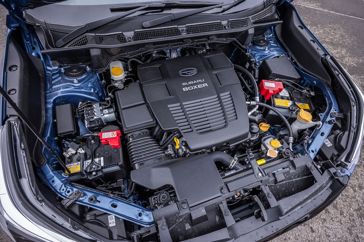2リッター水平対向4気筒のマイルドハイブリッド「e-BOXER」は、エンジンが最高出力145PS、最大トルク188N・m、モーターが同13.6PS、同65N・mを発生。スバルが「リニアトロニック」と呼ぶマニュアルモード付きのCVTと組み合わされる。