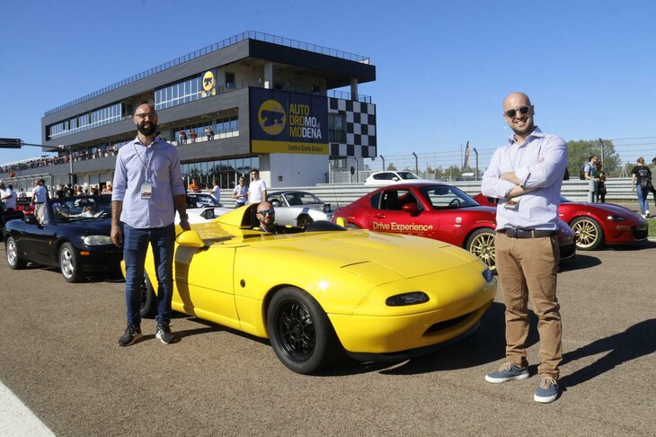 新興の工房であるゴルゴナカーズによるワンオフモデル「NMコンセプト」。NA型を1950年代のネイキッドスポーツ風に改造。そのうえで「ND」のパワートレインを搭載している。当日サーキット内で発表会が行われた。