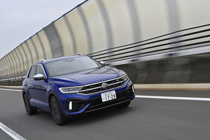 2000rpmから5200rpmで最大トルクの400N・mを発生する「2.0 TSI」エンジンを搭載。レブリミットの6500rpmまで突き進む運転感覚は爽快そのもの。