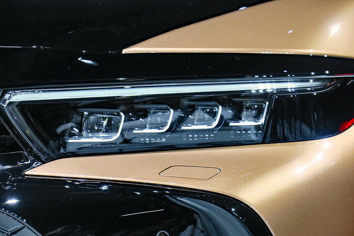 トヨタ・クラウン クロスオーバー（ヘッドランプ）